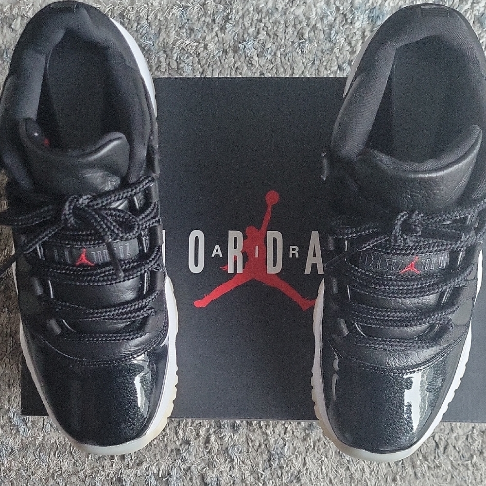 Jordan11lows Retro Black and Red Shoes